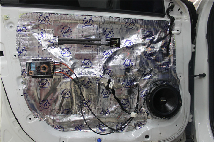 起亞智跑改裝伊頓170.2汽車音響，STP銀衛士車門隔音  上海音豪